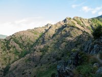Valleraugue (30) Le sentier monte la crête 12 juillet 2018
