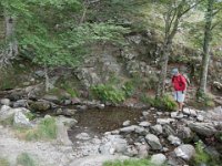 Valleraugue (30)  Bernard traverse le ruisseau du ravin de la Fageole 12 juillet 2018